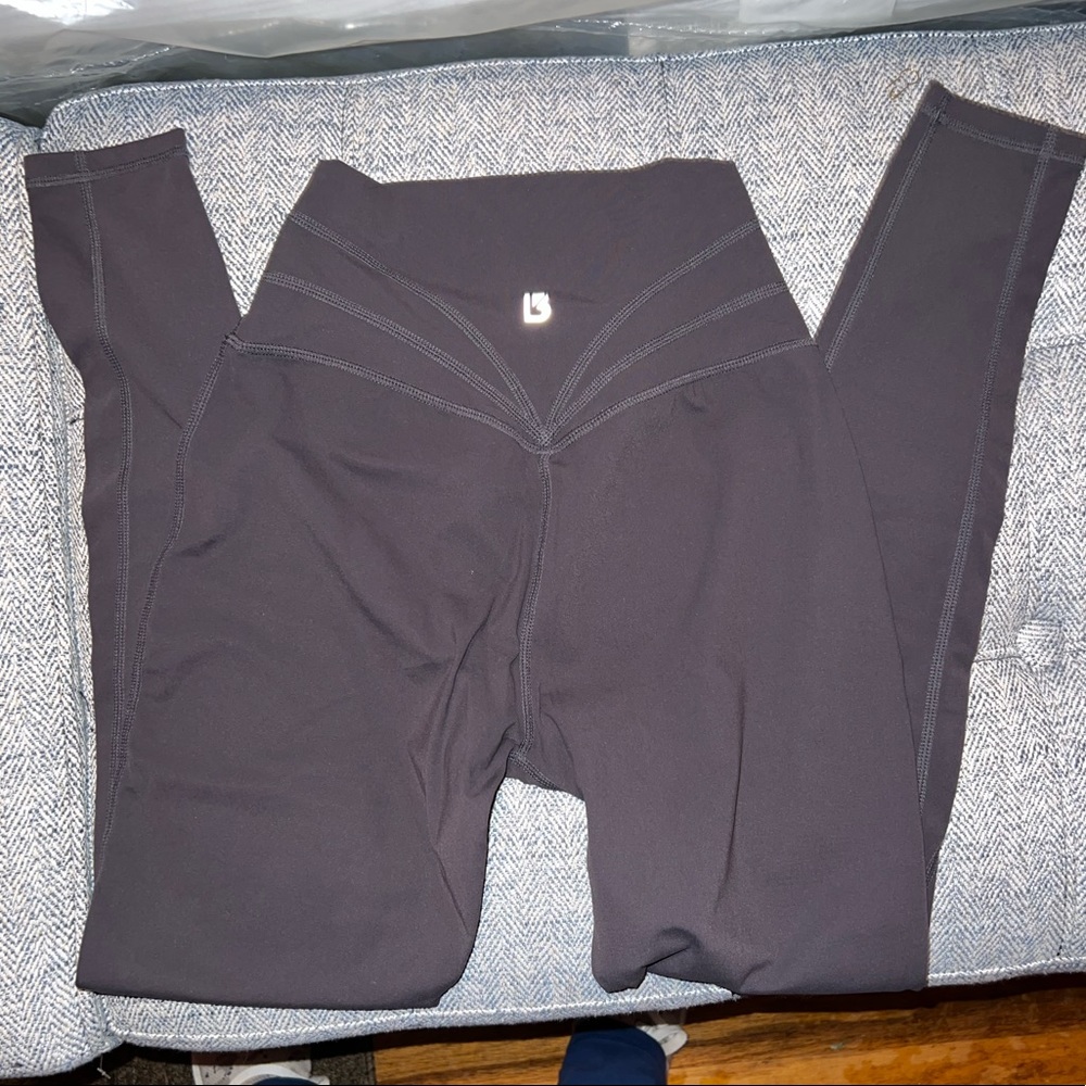 Buffbunny-Legacy legging in Charcoal Grey worn maybe twice no piling size small